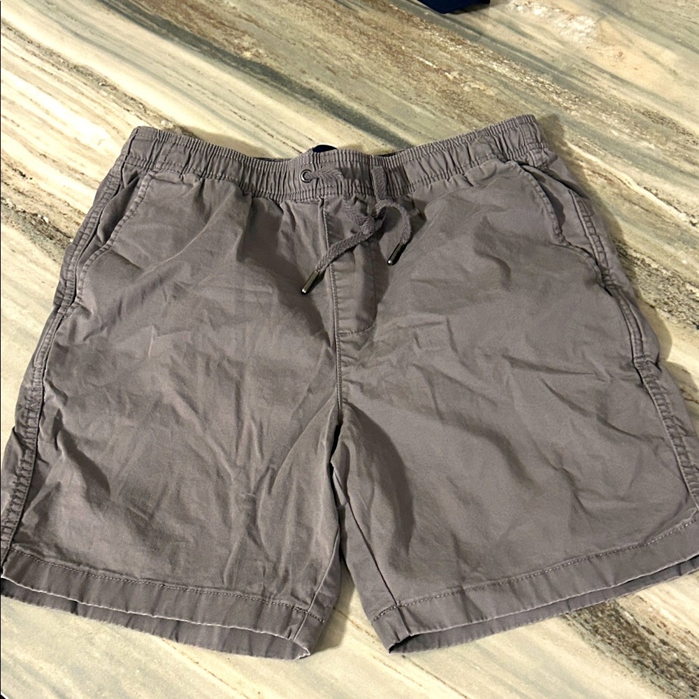 GAP Men's Athletic cargo type Gray Shorts never worn sz M